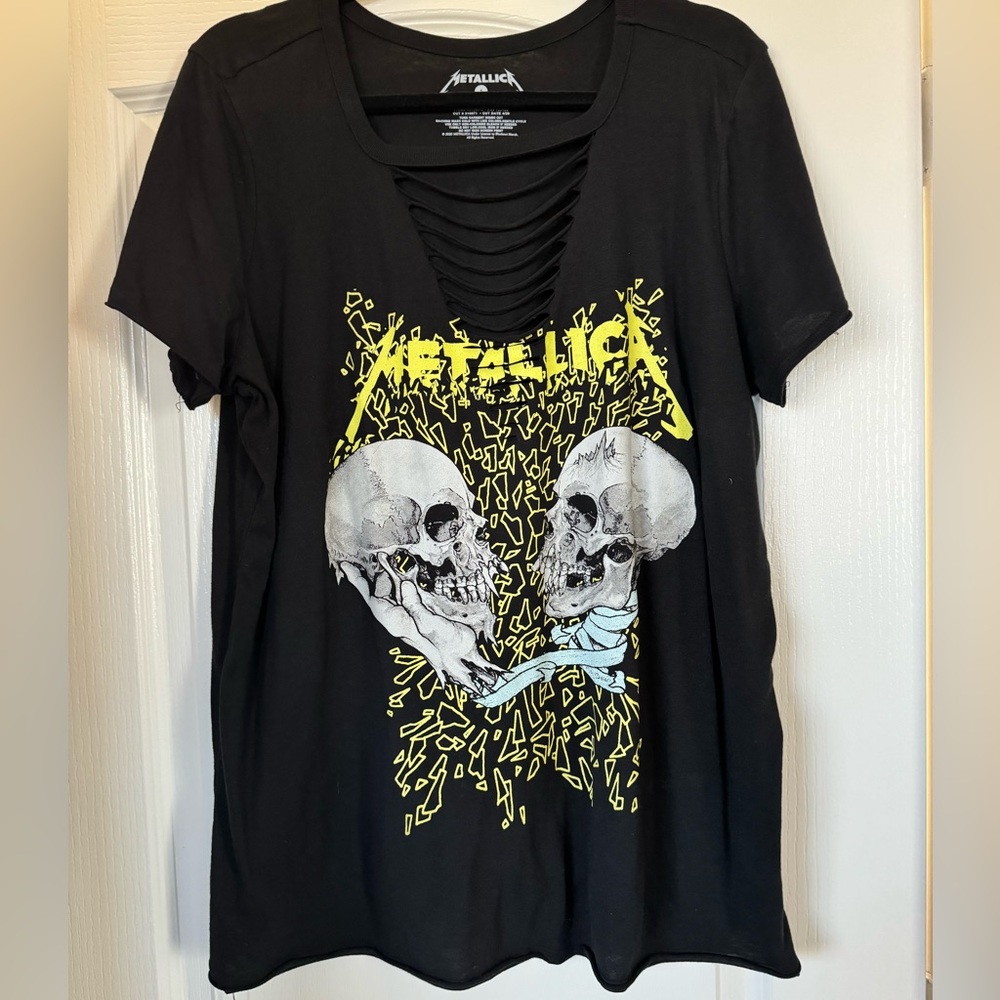 Black Graphic Tee - Short Sleeve